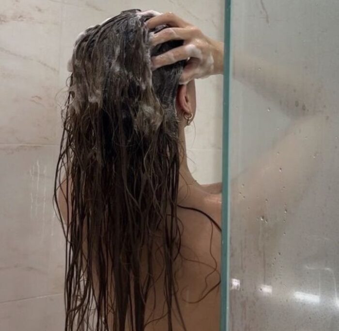 Kaip išsirinkti šampūną? Svarbiausia – galvos oda!