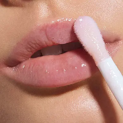 KIKO DRĖKINANTI LŪPŲ KAUKĖ SU TAUKMEDŽIU